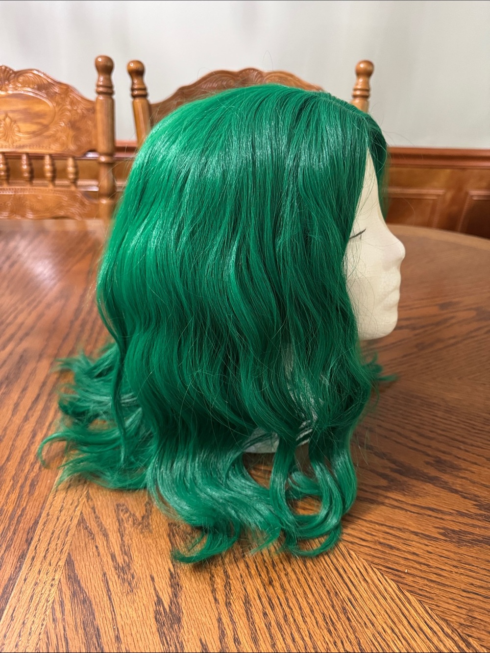 New Vibrant Green Women’s Fashion Wig - Stylish Shoulder-Length Waves